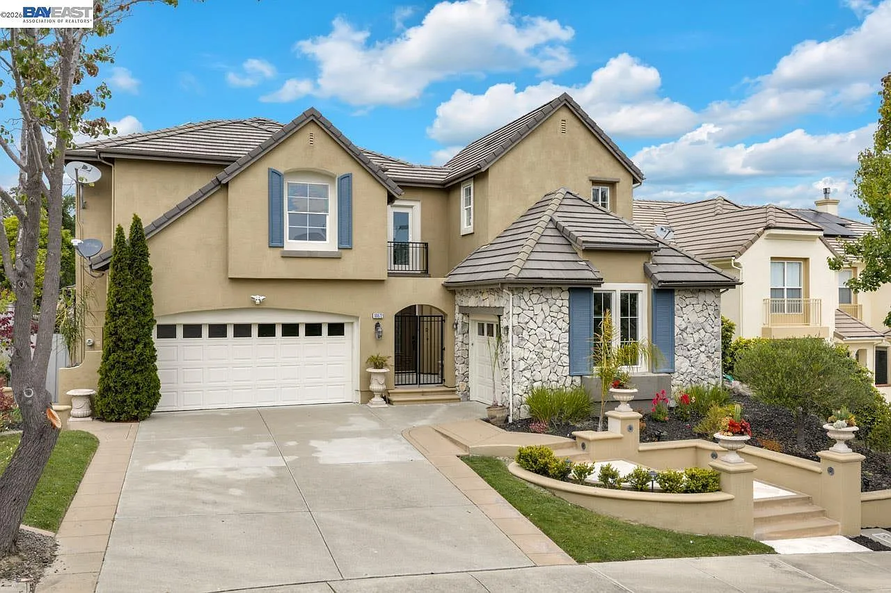 5 bed, 4.5 bath, 4082 sqft, $8,750 — Photo 1