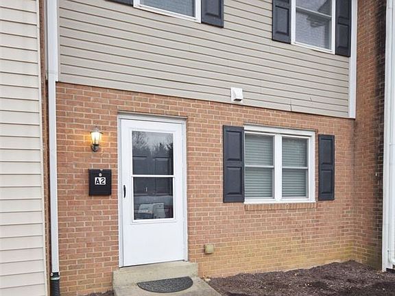 3rd image of 1045 S Main St APT A2
