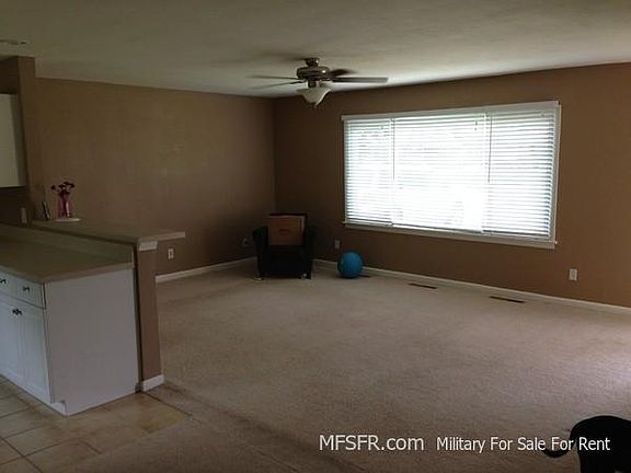 4th image of 412 Constitution Dr