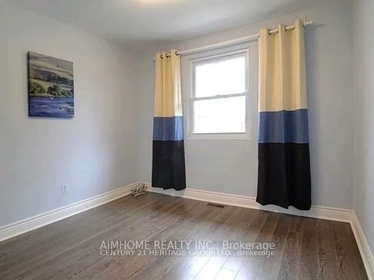 39 Lindsay Ave #MAIN FLOOR — Photo 5