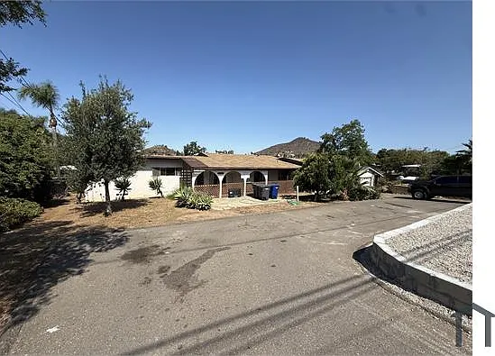 1542 Peerless Dr — Photo 7