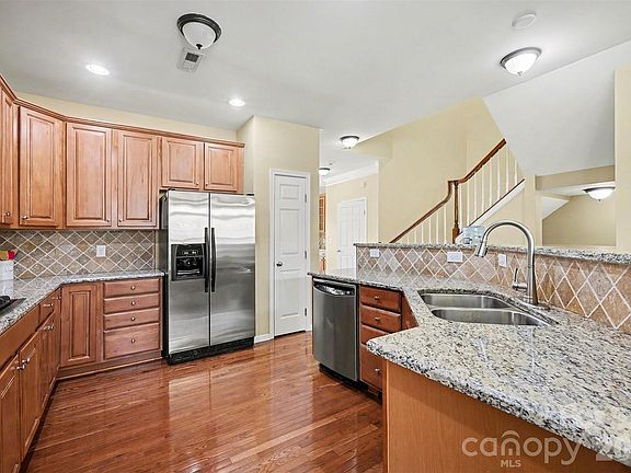 4th image of 6148 Rockefeller Ln