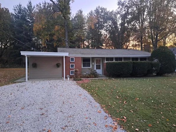 915 E Lafayette St, Olney, IL 62450