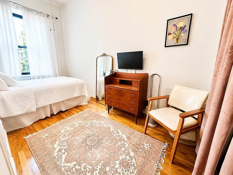 131 W 75th St #4B — Photo 4