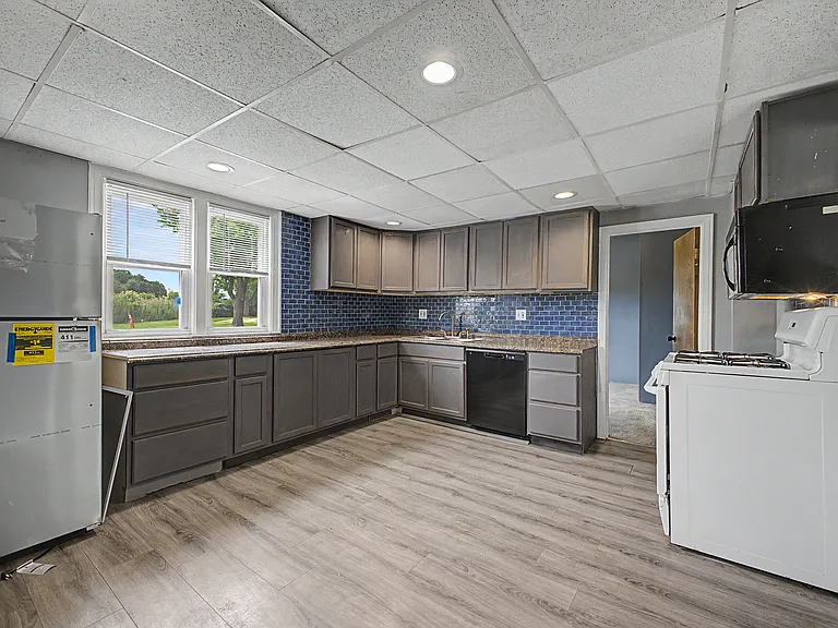 24915 Saint Paul Blvd — Photo 3