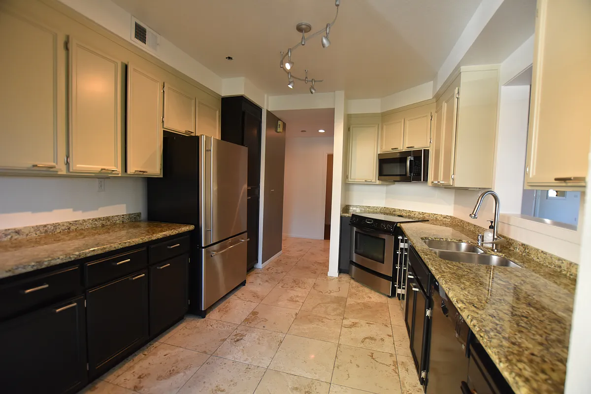 Building Photo - 483 Forest Ave #A