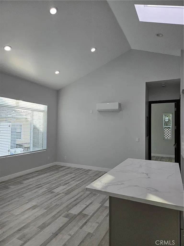 2 bed, 990 sqft, $3,650 — Photo 4