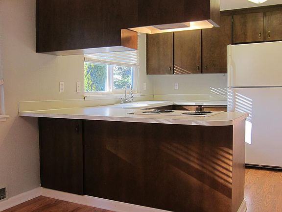 Bright kitchen and dining nook