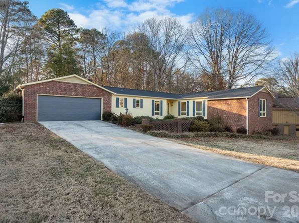 1767 12th Street Dr NW, Hickory, NC 28601