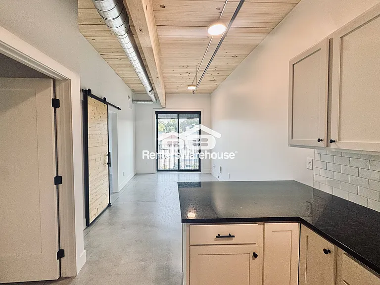 2701 Ingersoll Ave #204 — Photo 10