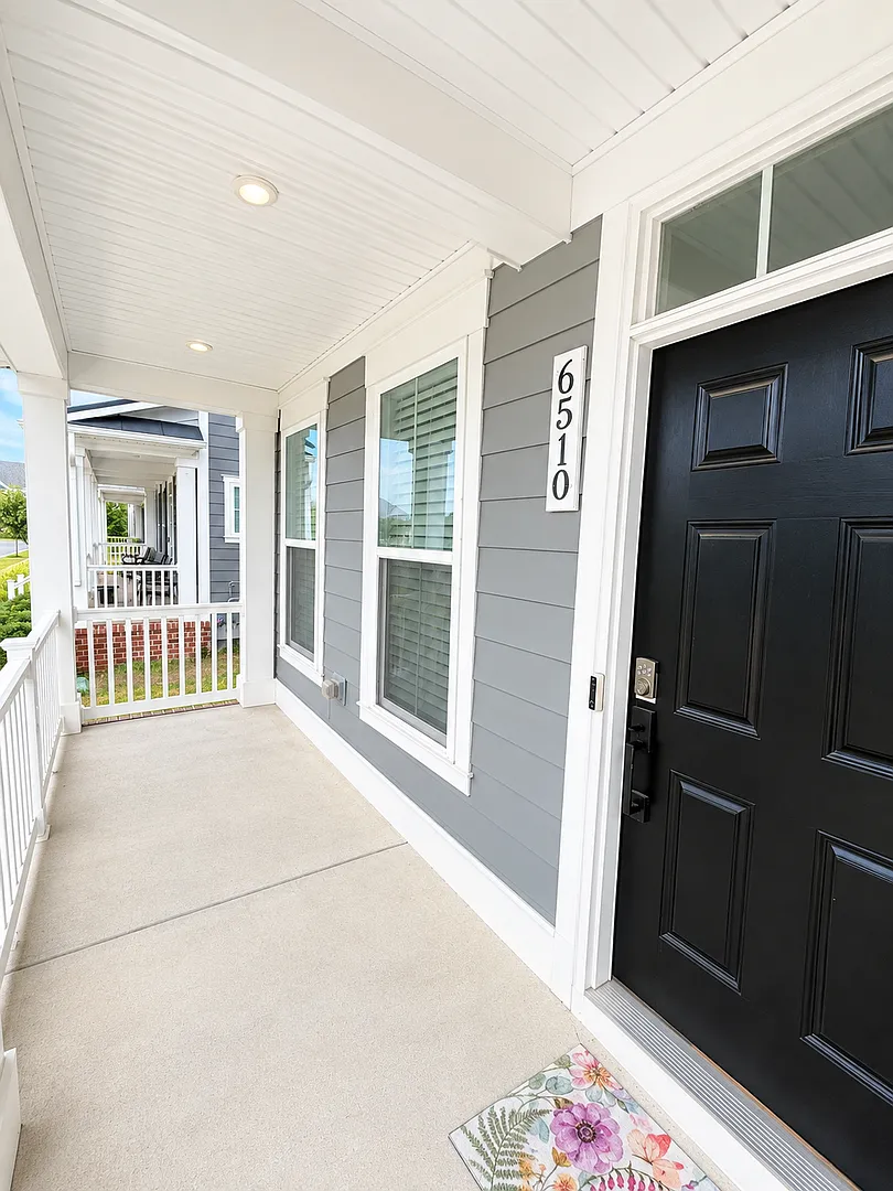 Spacious 4 Bedroom Single Family Home | Finished Basement + 2-Car Garage — Photo 3