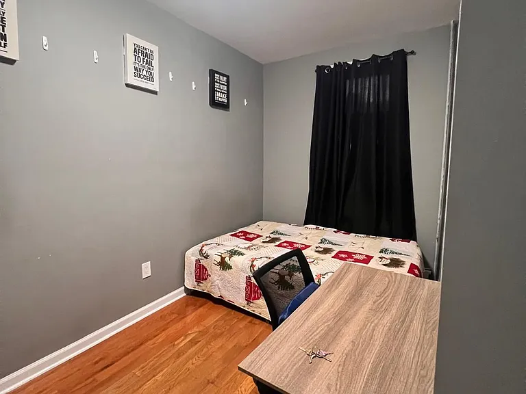 E Clifford Pl — Photo 3