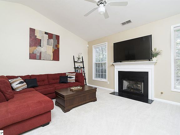 3rd image of 303 Daybrook Ct