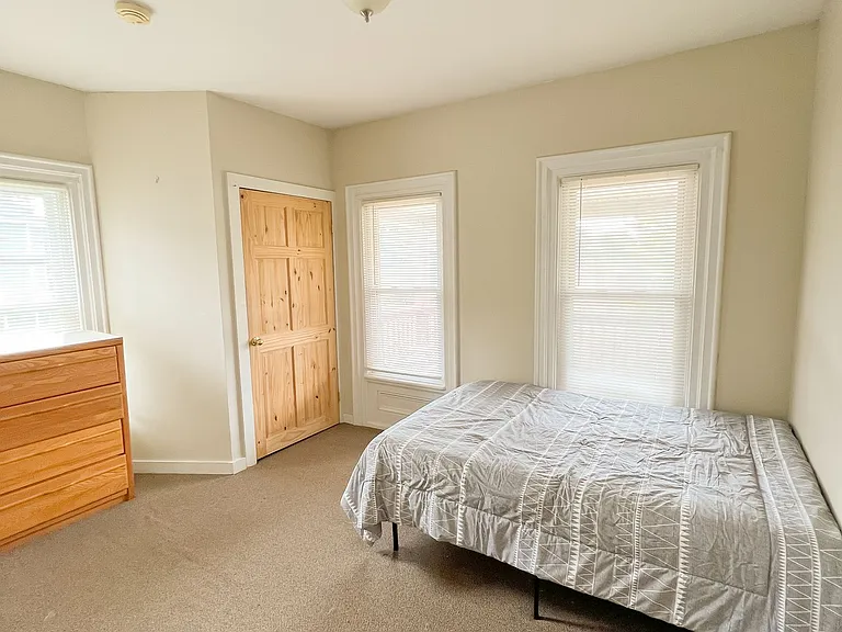 79 Groton Ave — Photo 4