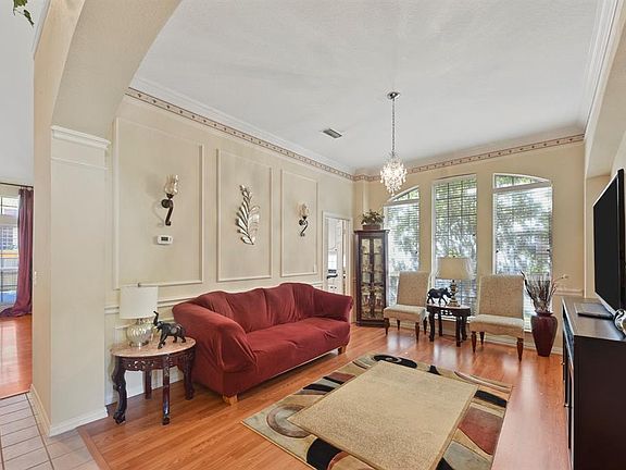 3rd image of 617 Meadowcrest Dr