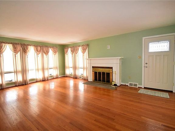 5th image of 300 E Main St