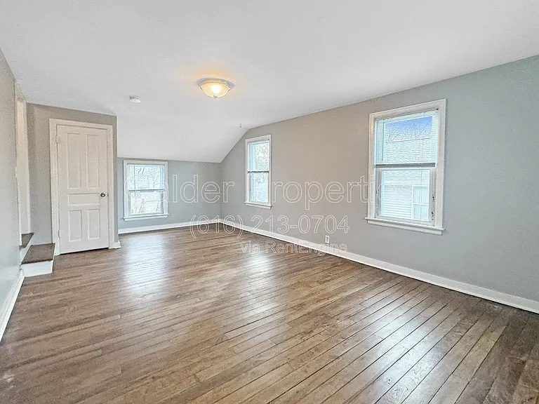 1712 Michigan St NE — Photo 13