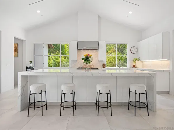 16947 Avenida Luis, Rancho Santa Fe, CA 92067