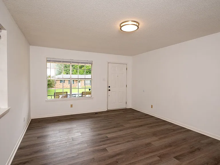 1320 Northpoint Cir — Photo 10