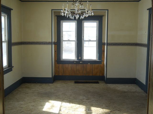 2nd image of 800 N Elm Ave