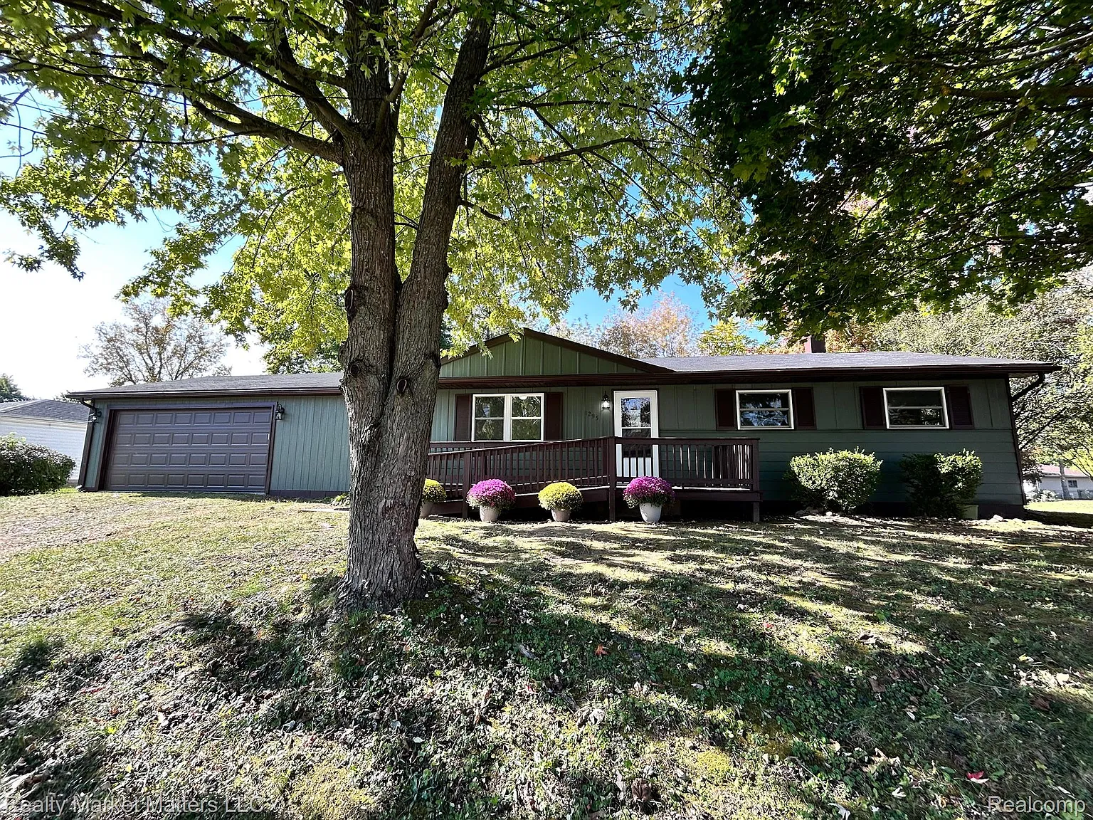 1295 Westbrooke Dr photo 1