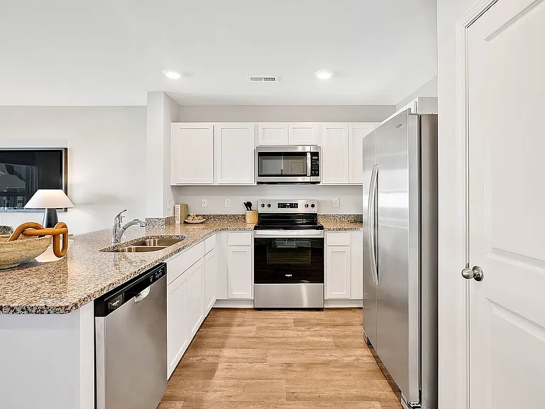 Arboretum at Brunswick Village - Kitchen