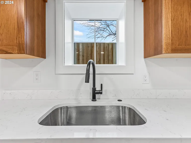 NW 18th Ave — Photo 4
