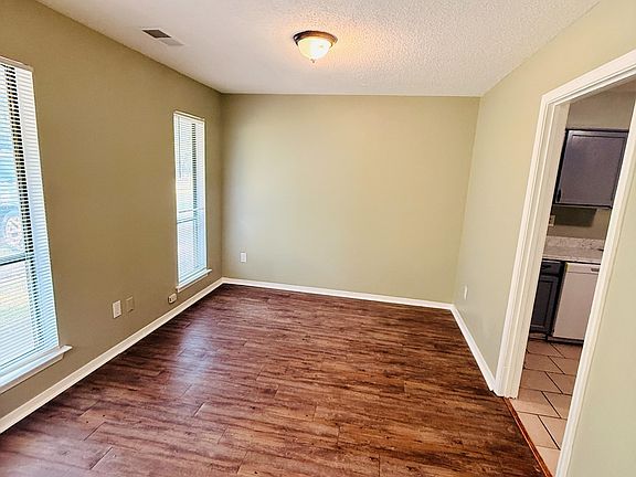 4th image of 6408 Green Grove Dr