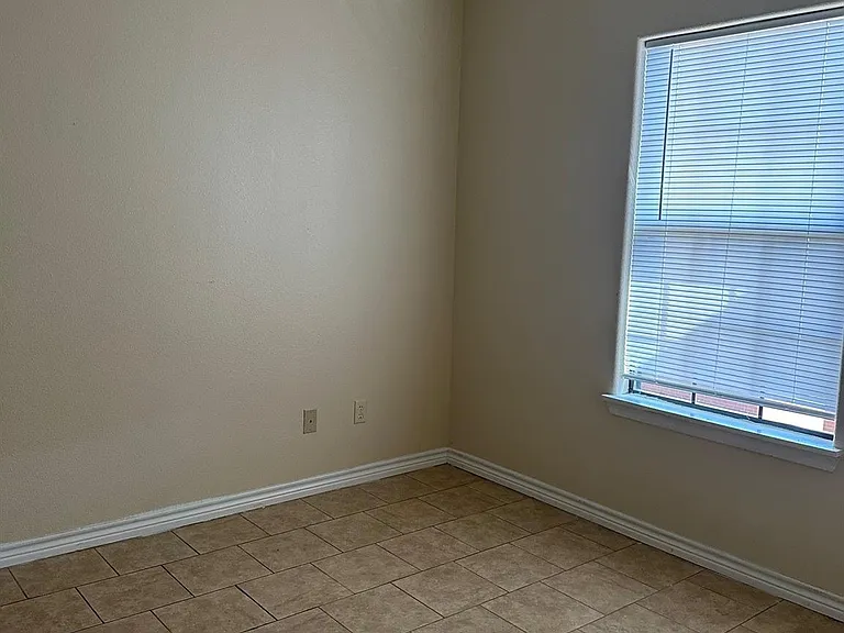 107 Oak Park Dr — Photo 6
