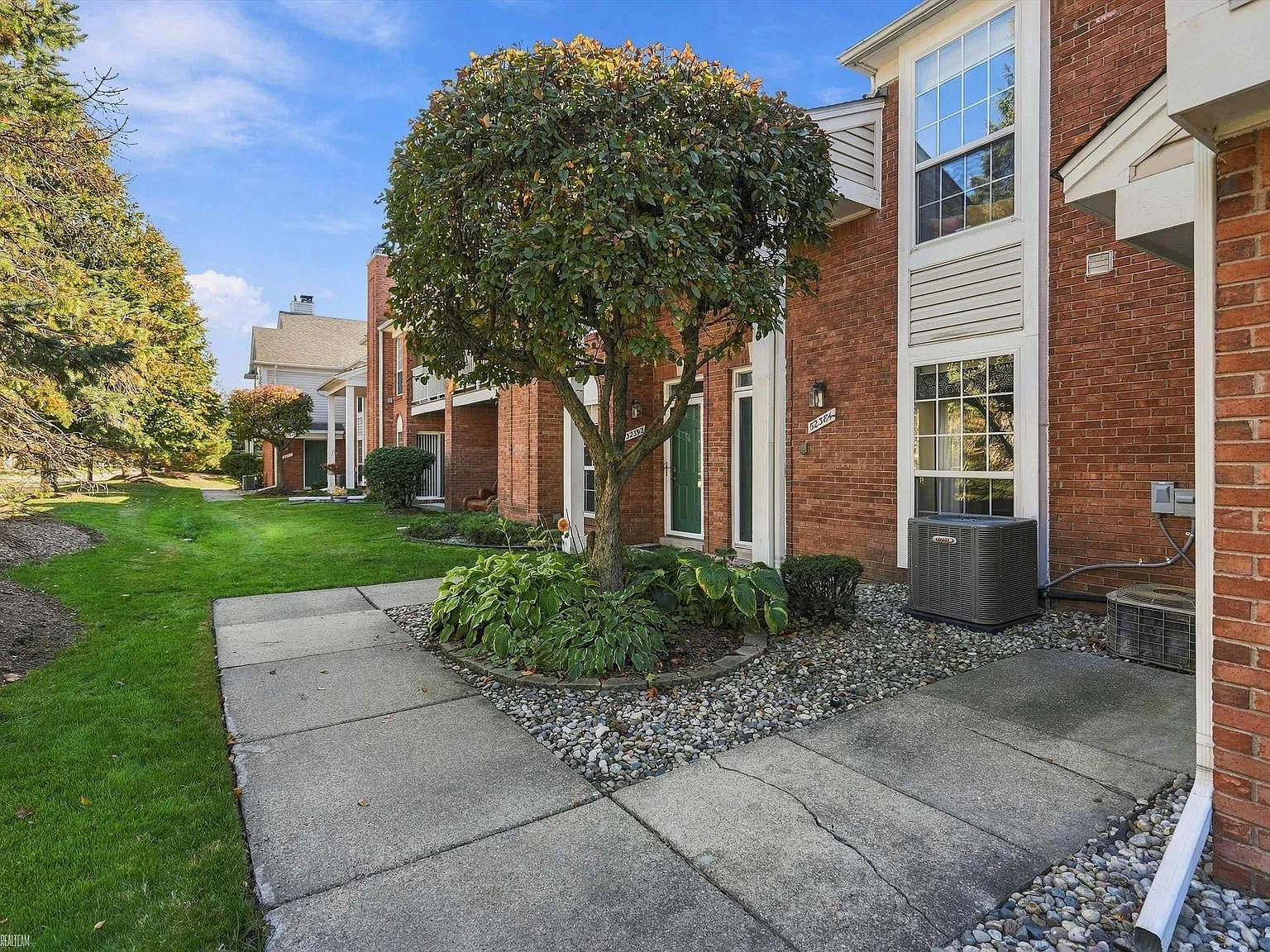 2 bed, 1.5 bath, 1016 sqft, $1,600 — Photo 1