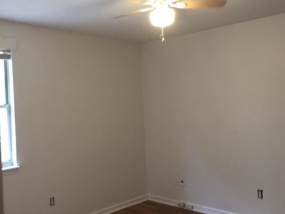 4th image of 129 Stoneybrooks Pl #A