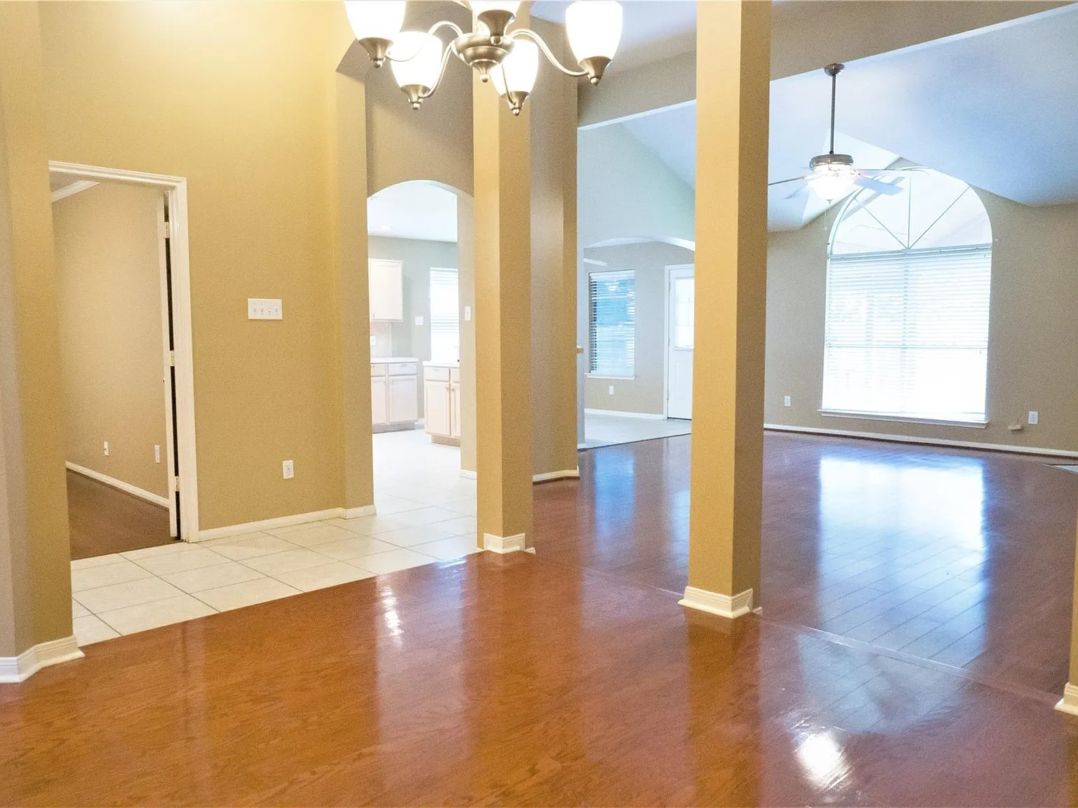 3 bed, 2.0 bath, 2018 sqft, $2,300 — Photo 3