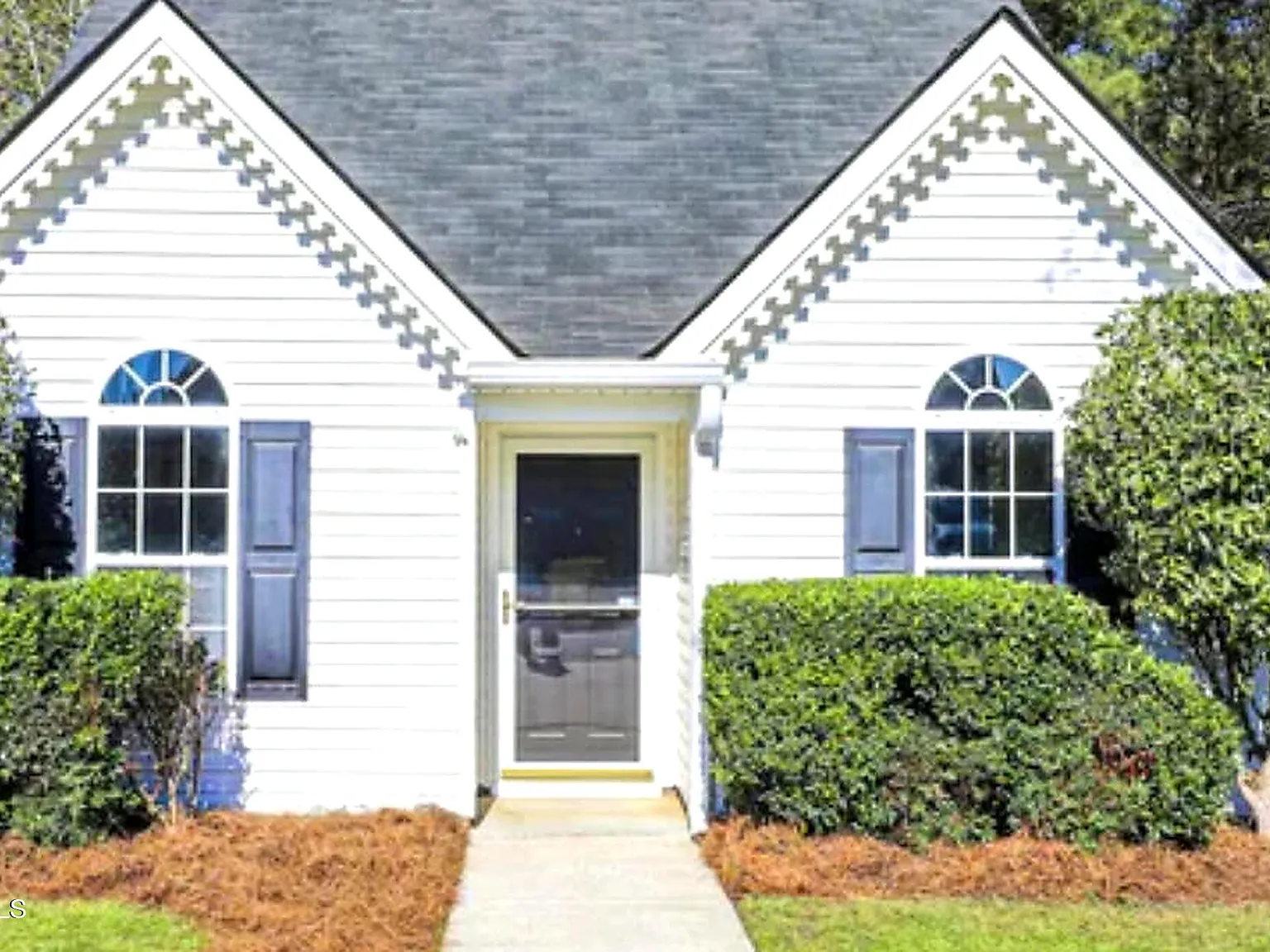 3 bed, 2.0 bath, 1472 sqft, $2,000 — Photo 1