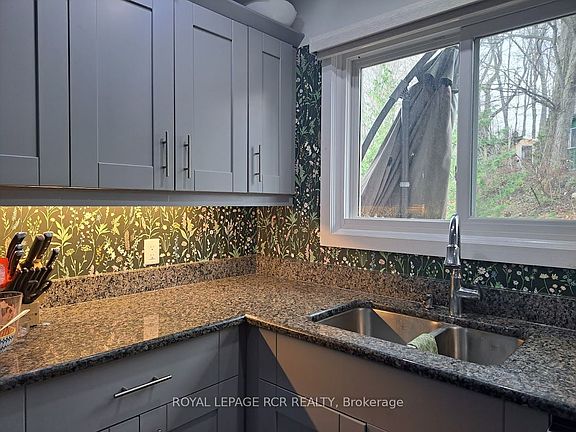 5th image of 75 Hazel St