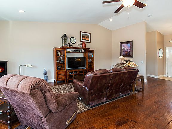 4th image of 1111 San Marcos Cir