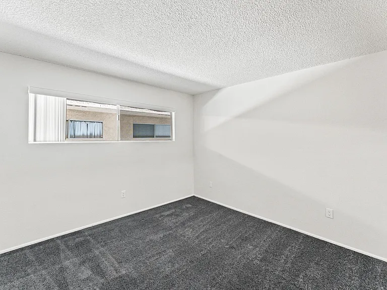 206 Euclid — Photo 14