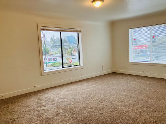 4th image of 301 1/2 N Callow Ave #1