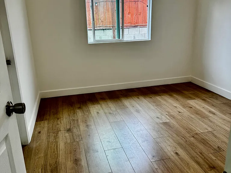 9431 Nagle Ave — Photo 3