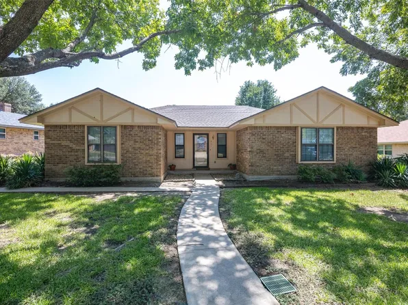903 Casa Linda St, Ennis, TX 75119