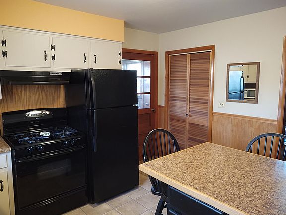 4th image of 2375 Roselawn Ave W