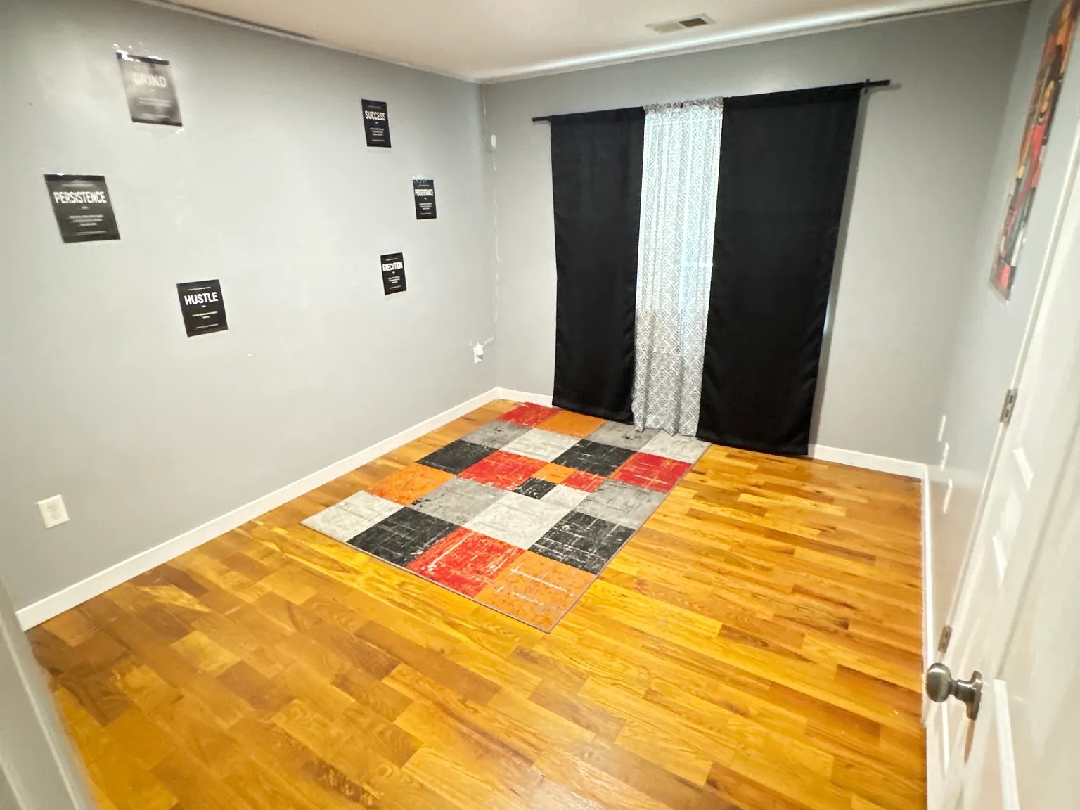 3 bed, $1,200 — Photo 2