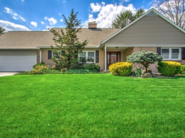 1827 Larchmont Ln, Lancaster, PA 17601