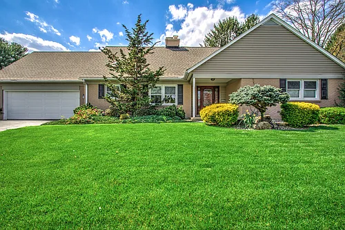 1827 Larchmont Ln Photo 1