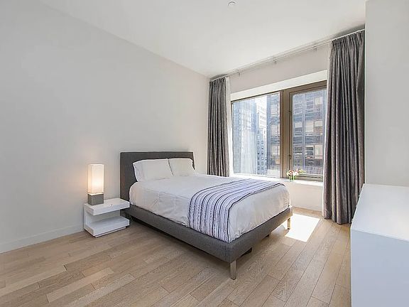 3rd image of 75 Wall St #22P