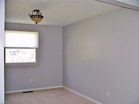 3rd image of 855 Dogwood Trl