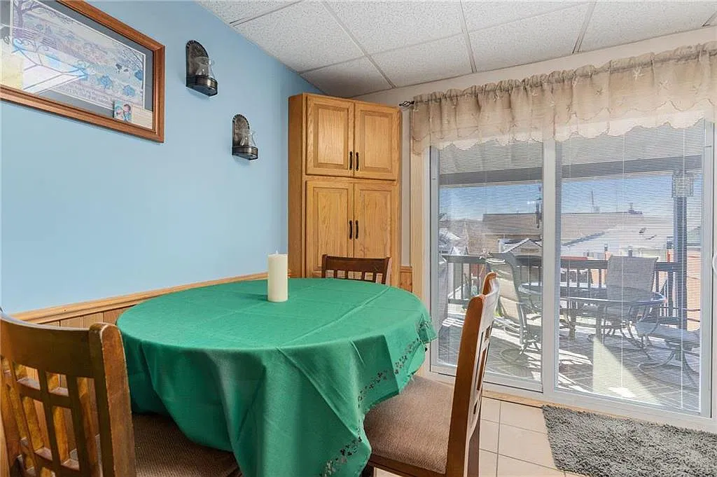 2 bed, 1172 sqft, $1,800 — Photo 2