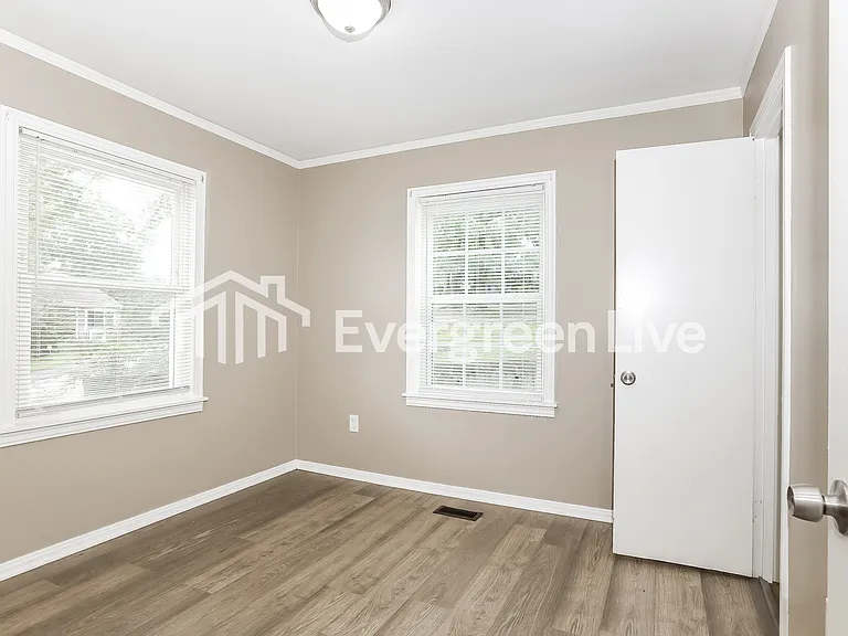4612 Augusta St — Photo 11
