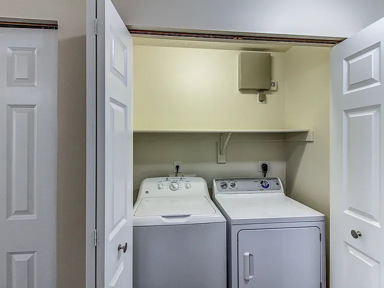 Appleton Apartments — Photo 14