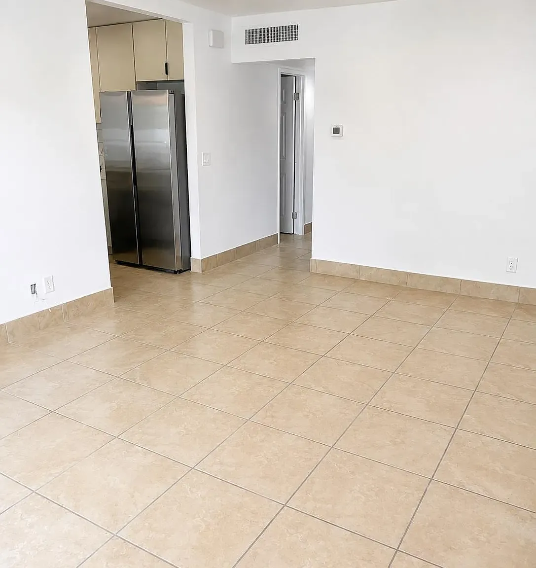 2 bed, 2.0 bath, 896 sqft, $2,400 — Photo 4