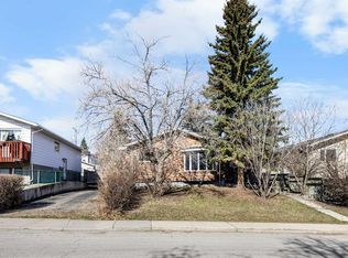 903 E 40th St SW, Calgary, AB T3C 1W4